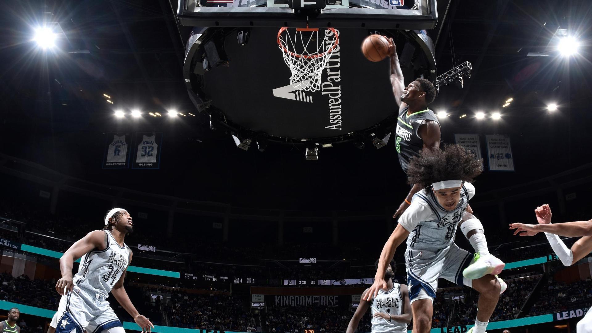 Anthony Edwards throws down jaw-dropping dunk