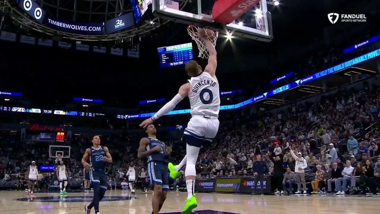 Donte DiVincenzo rocks the rim with powerful slam