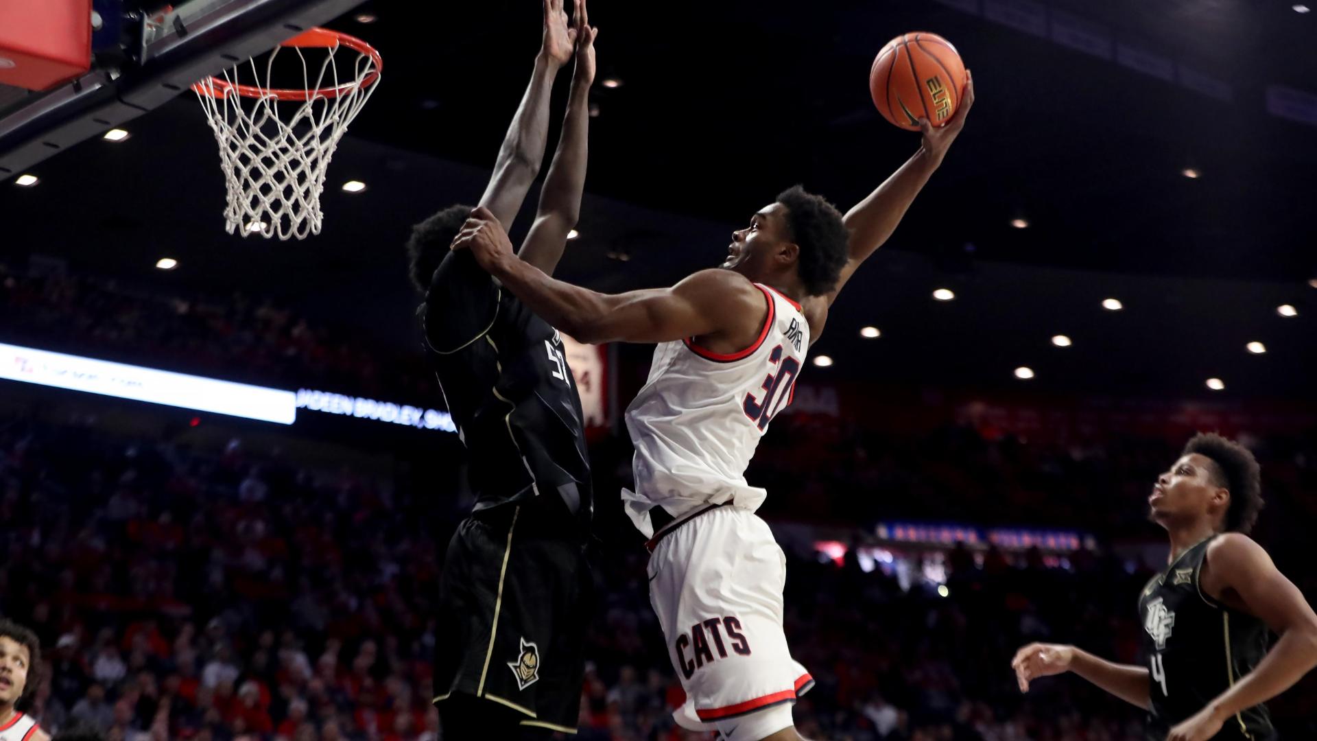 Tobe Awaka throws down posterizing slam over 7-foot-2 UCF defender