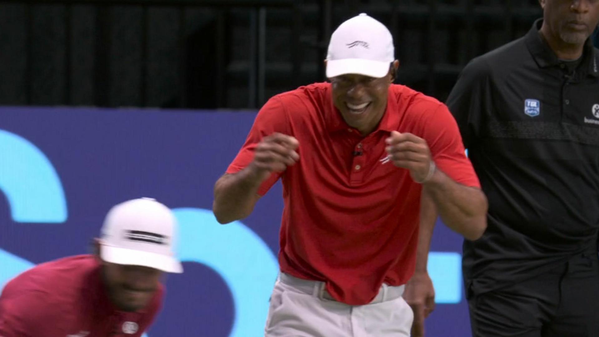 Tiger Woods can't stop laughing at Kevin Kisner's errant bunker shot