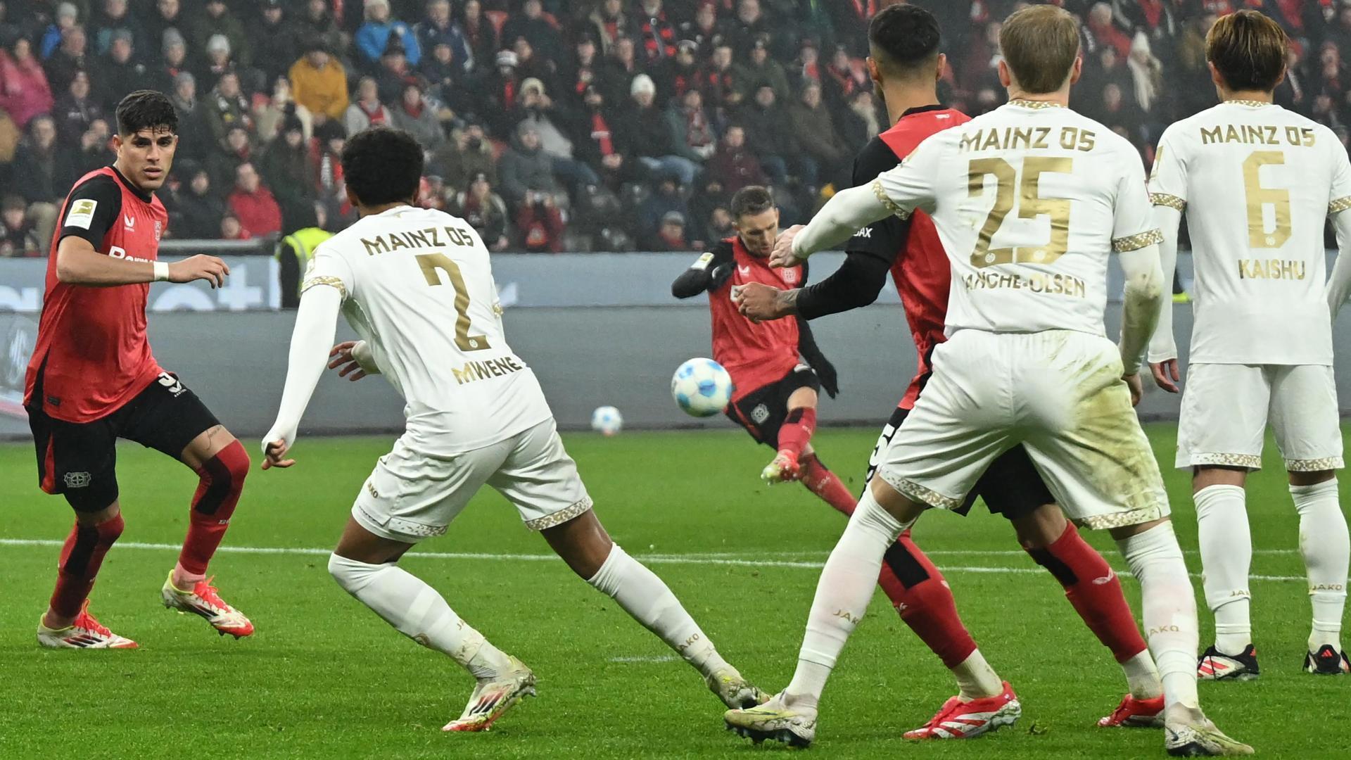 Leverkusen takes 1-0 lead on Alejandro Grimaldo's spectacular free kick