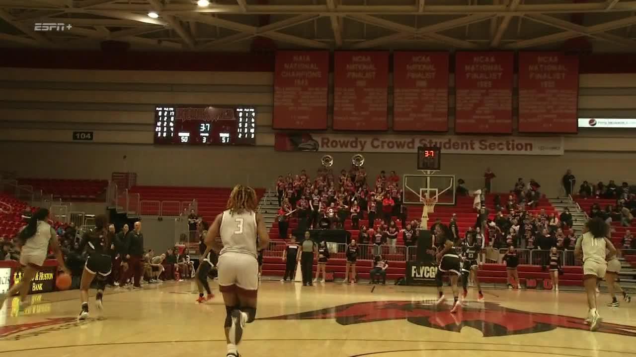 Jordan Holman beats 3rd-quarter buzzer from half court for Little Rock