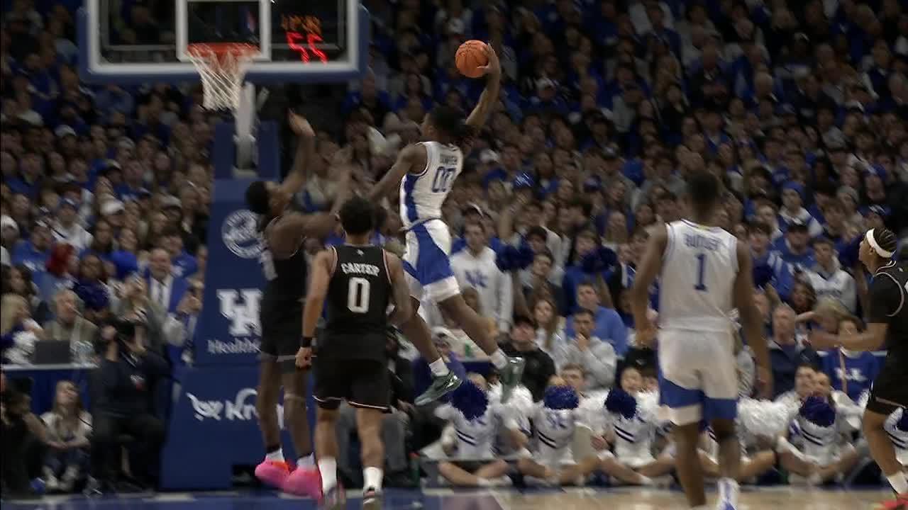 Otega Oweh rocks the rim with huge poster for Kentucky