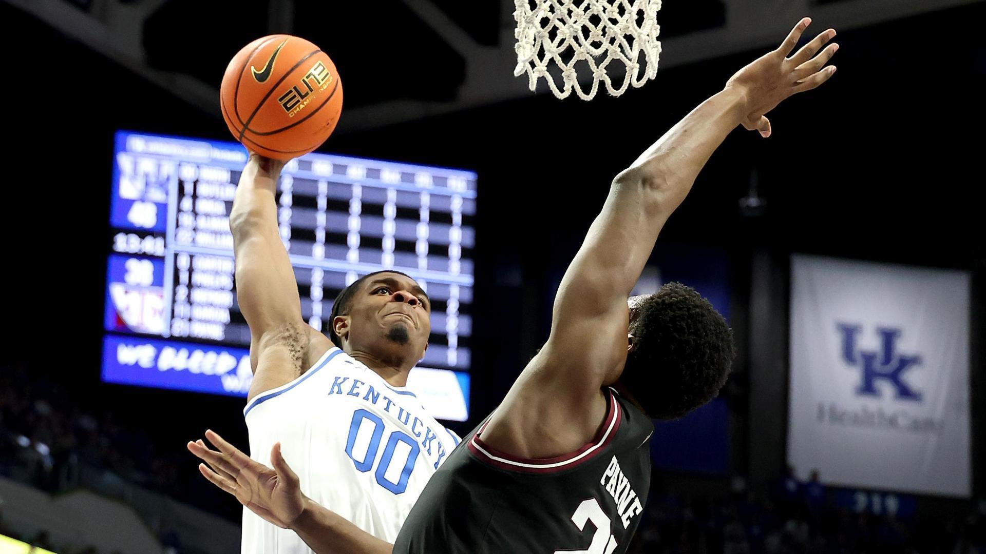 Otega Oweh rocks the rim with huge poster for Kentucky