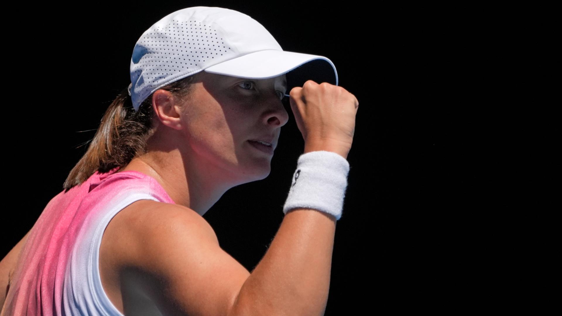 Swiatek rolls past Raducanu into 4th round of Aussie Open