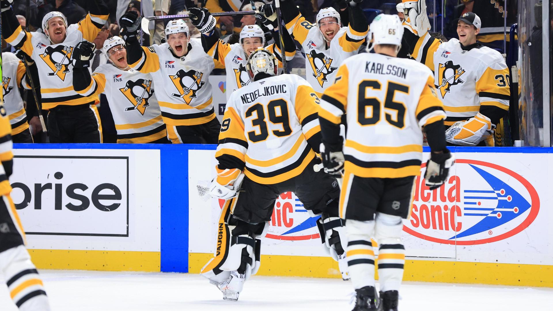 Goalie goal! Pens' Nedeljkovic mobbed in celebration