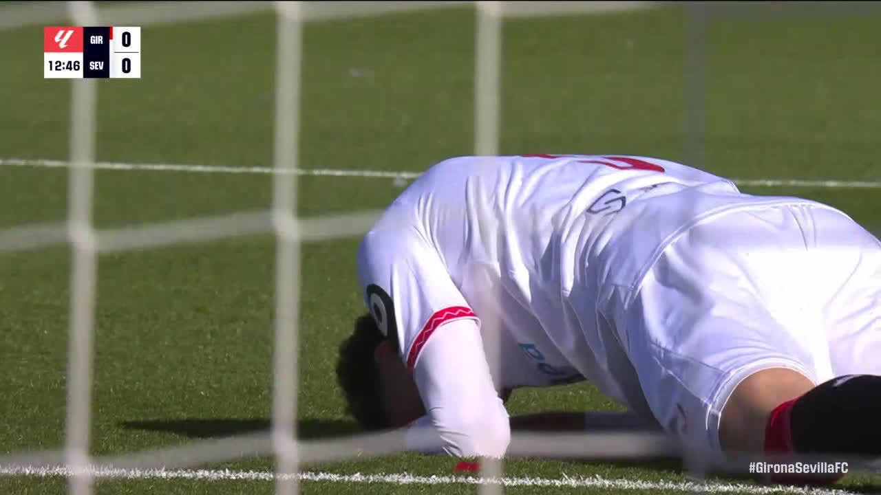 Paulo Gazzaniga makes a great save