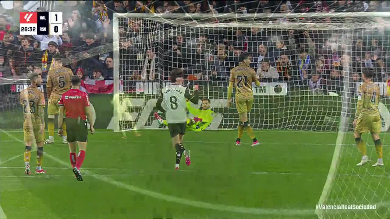 Hugo Duro finds the back of the net for Valencia