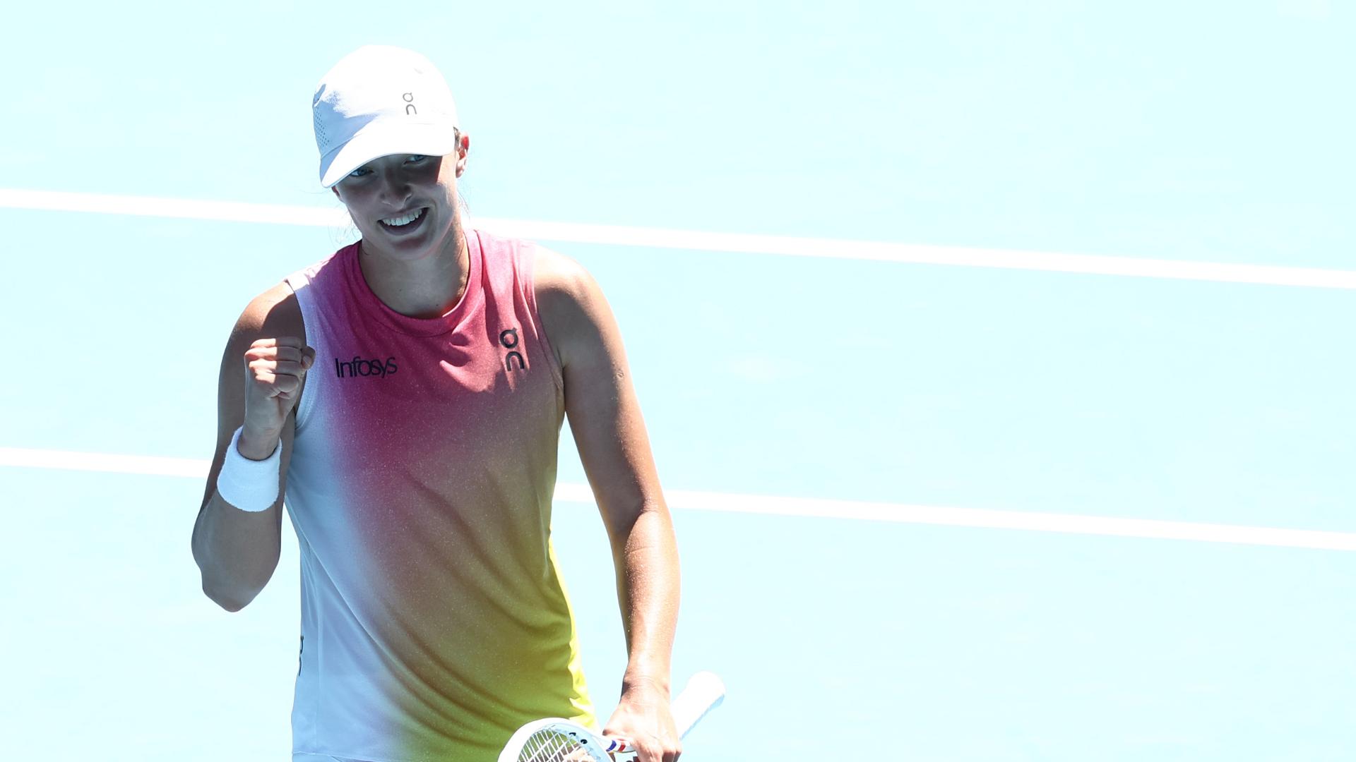 Swiatek moves past Navarro into Aussie Open semis