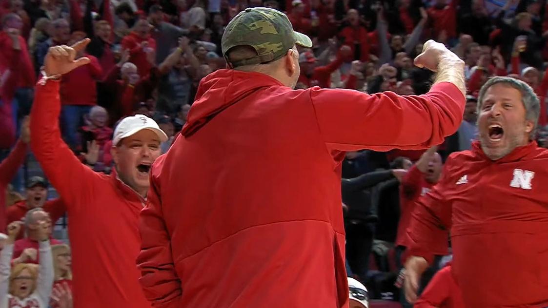 Nebraska fan wins Porsche with amazing full-court putt