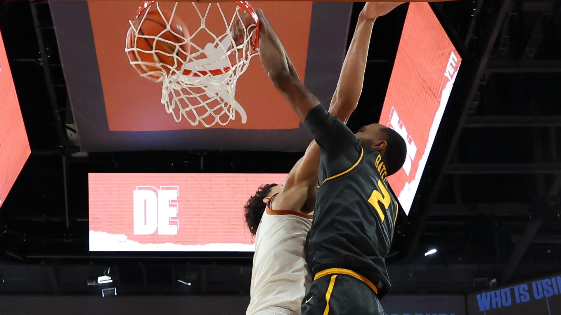 Tamar Bates fires up the Mizzou bench, announcers with posterizing dunk