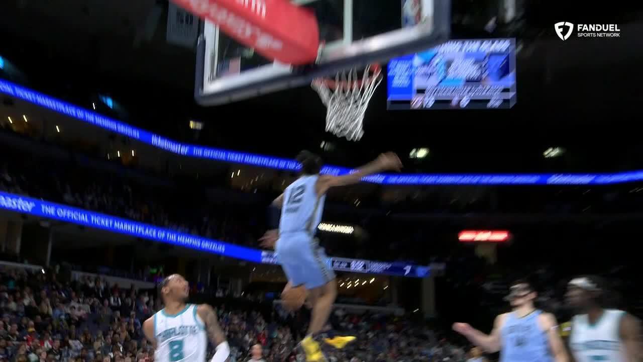 Ja Morant grabs lob out of the air, gets assist on other end