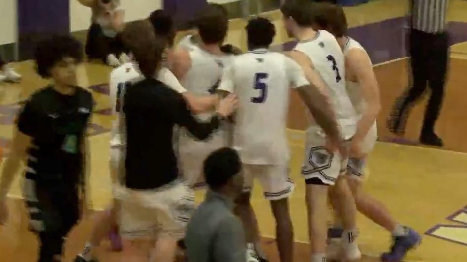 Stonehill beats Chicago State at the buzzer