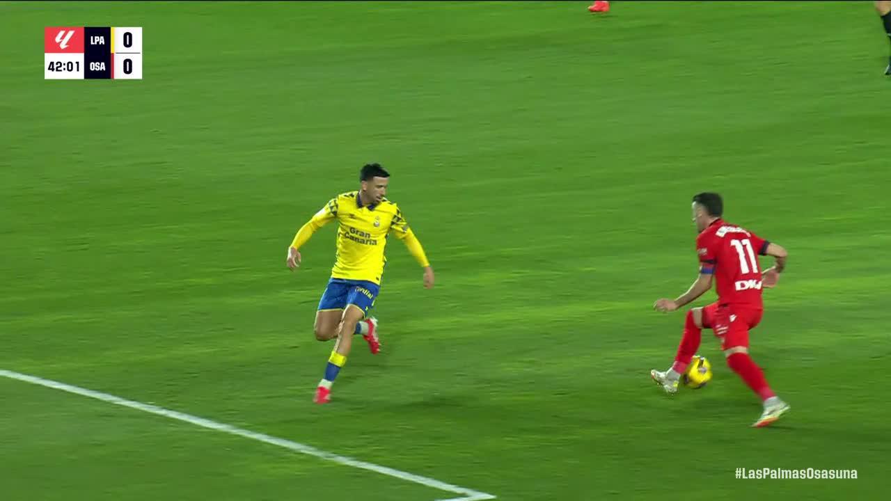 Enrique Barja hits the woodwork