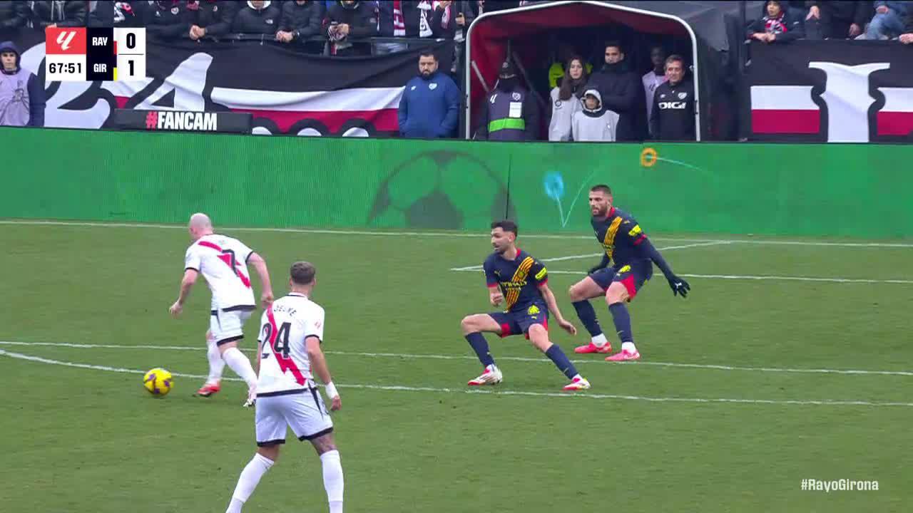 Pau López makes a great save