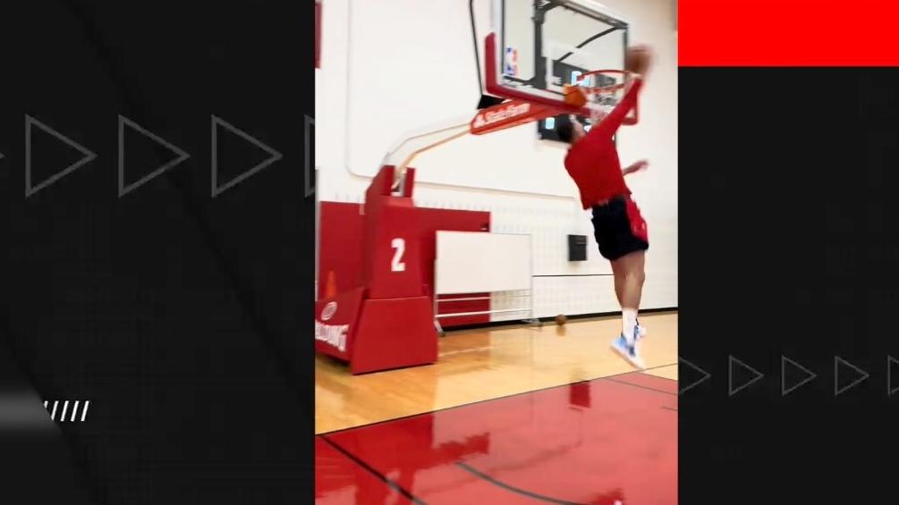 Zach LaVine floats return to dunk contest with sick jam