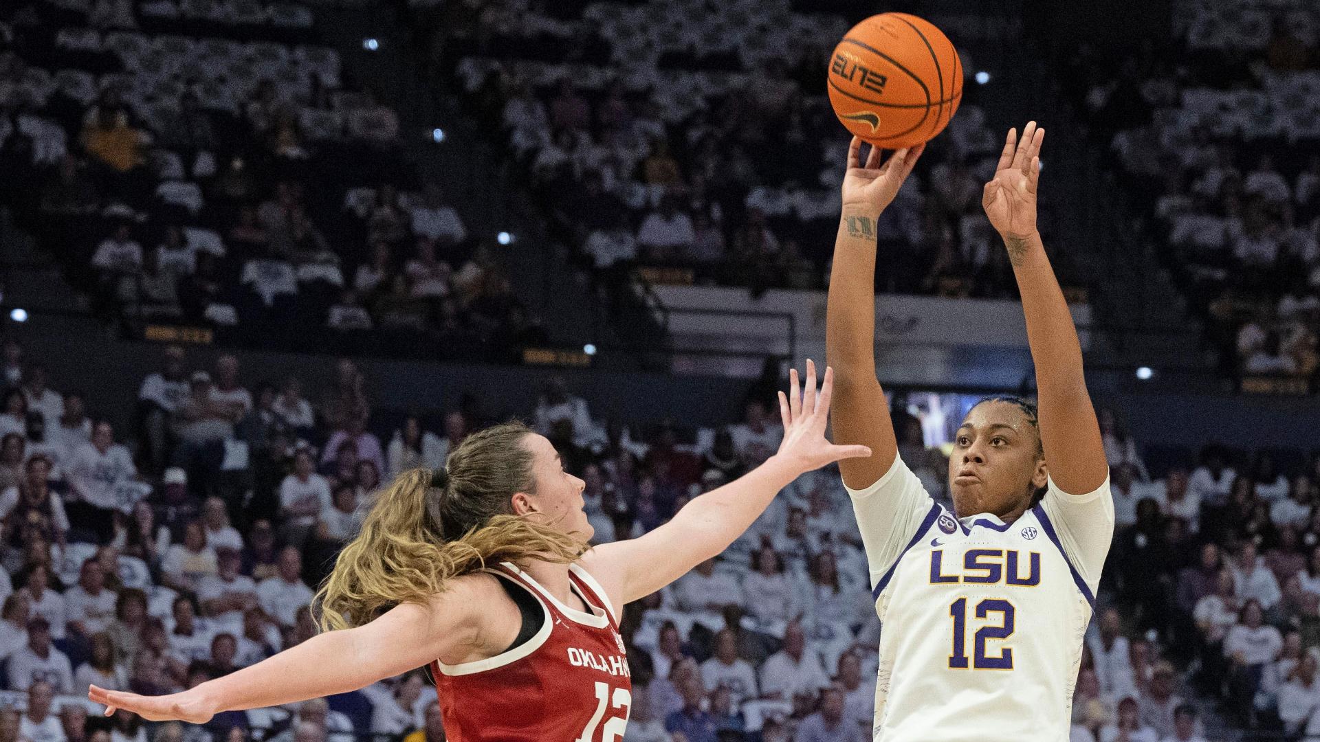 Mikaylah Williams and Flau'Jae Johnson extend LSU's late lead