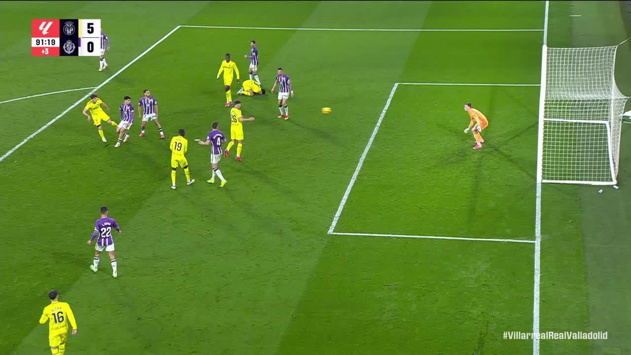 Denis Suárez slots in the goal for Villarreal