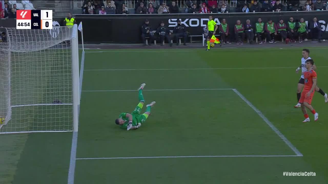 Luis Rioja slots in the goal for Valencia