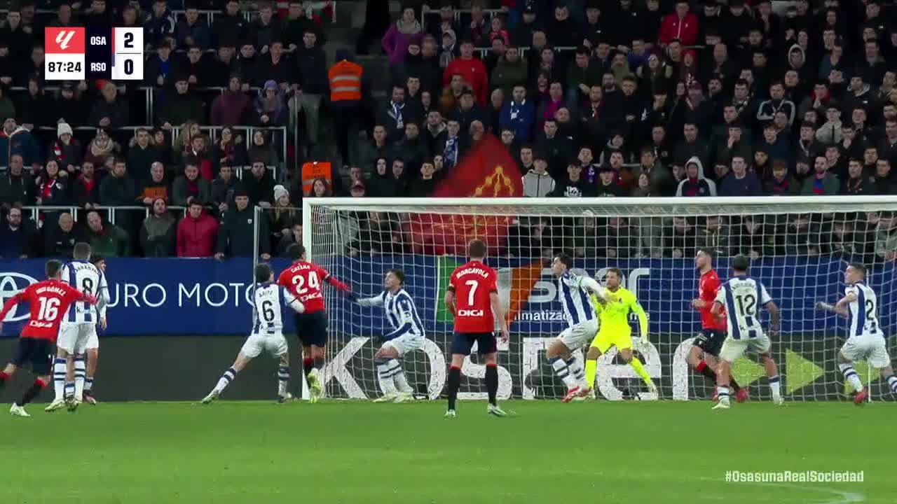 Álex Remiro makes a great save