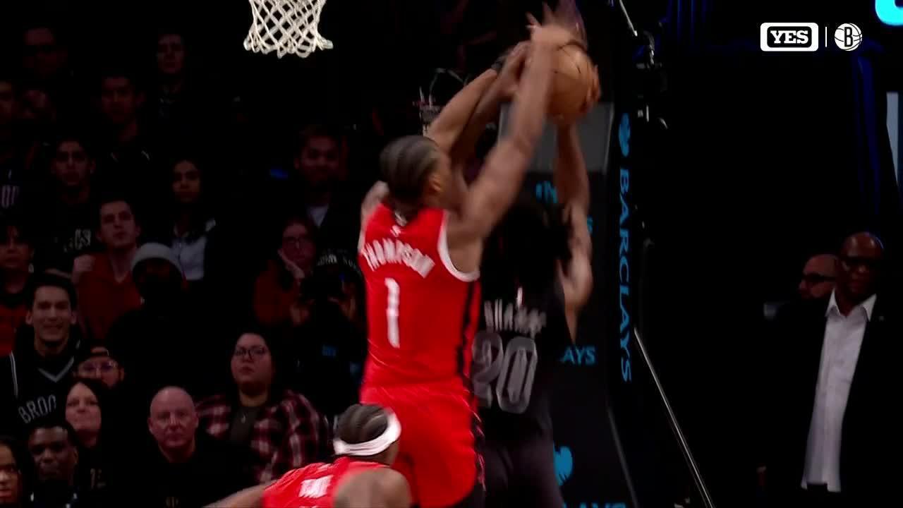 Amen Thompson protects rim with two-handed rejection