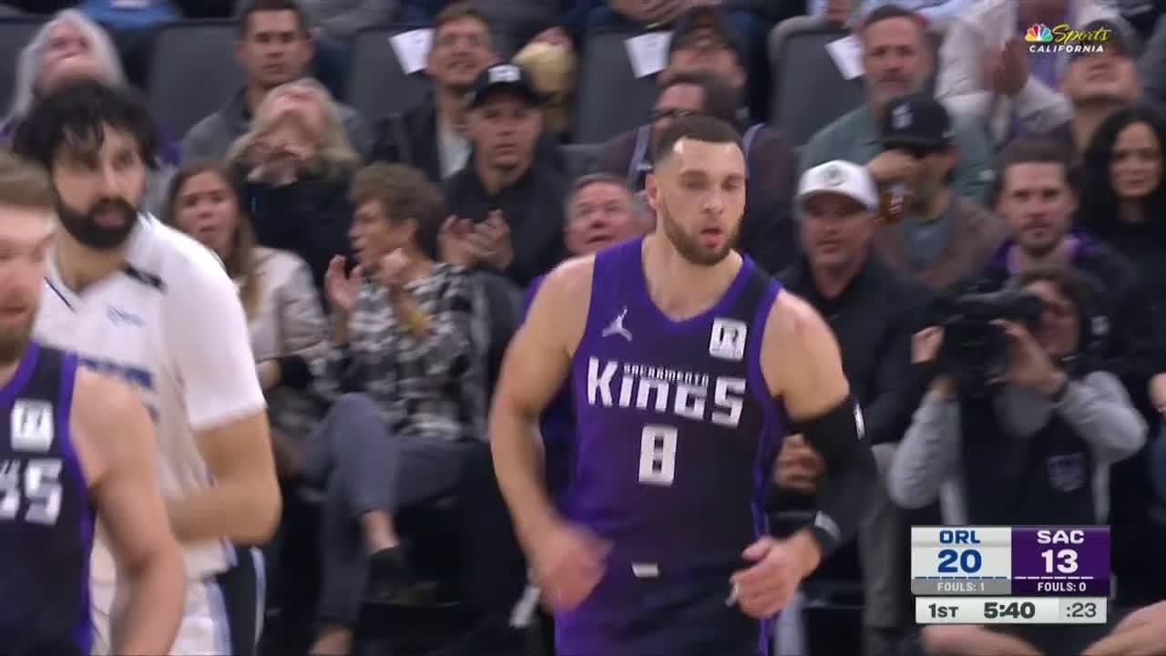 Zach LaVine scores his first points with the Kings