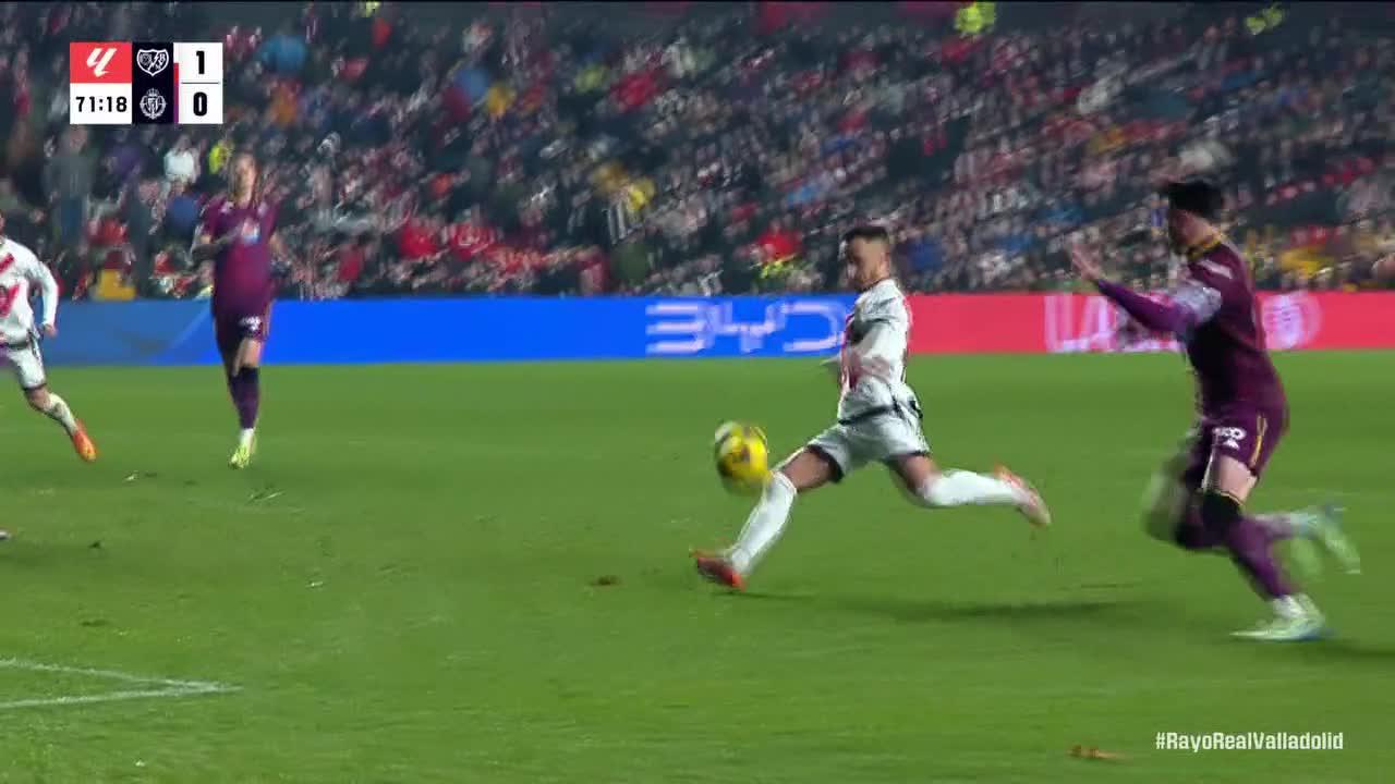 Álvaro García gets on the scoresheet for Rayo Vallecano