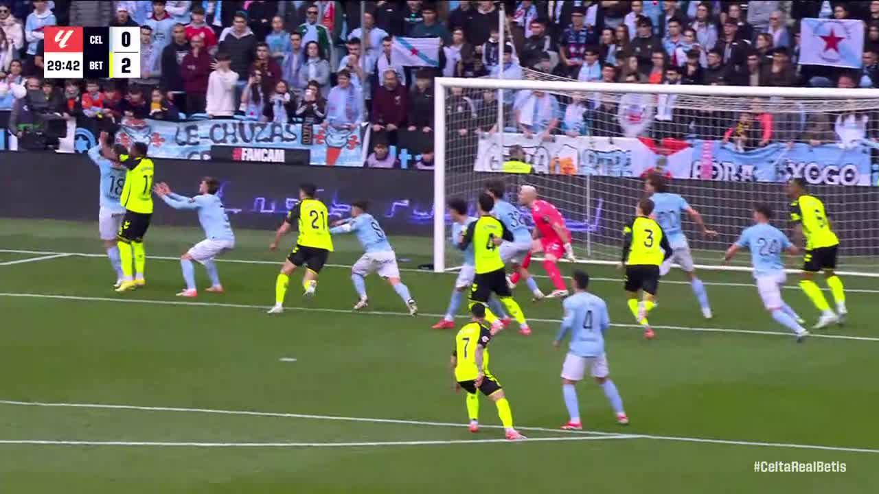 Cédric Bakambu hits the frame