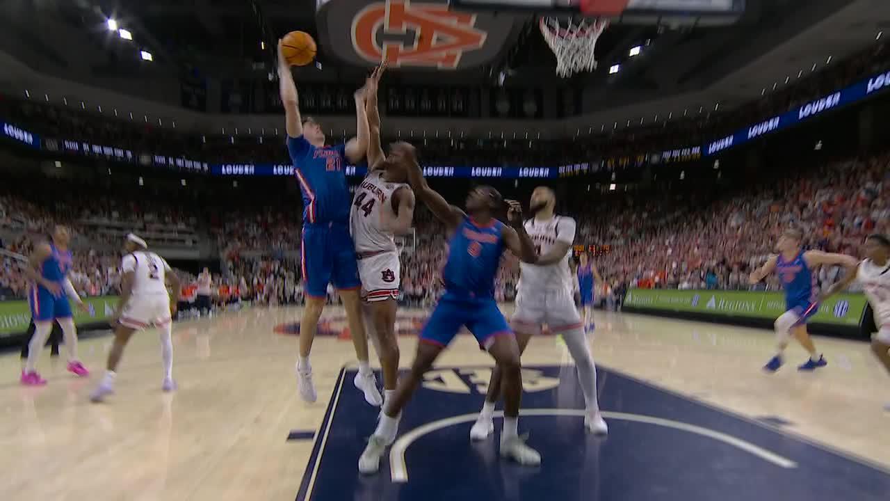 Alex Condon banks it off the glass to extend Florida's lead