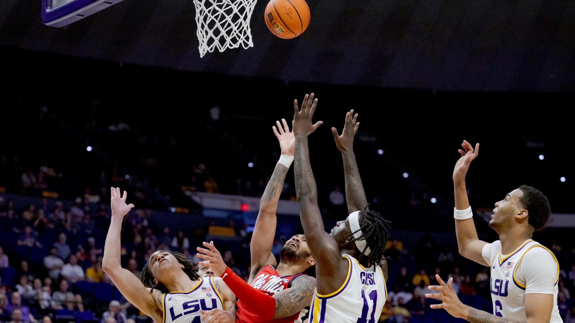 Davis' buzzer-beater completes improbable Ole Miss comeback