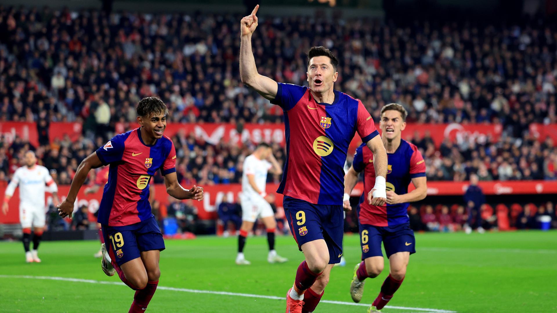 Robert Lewandowski finds back of the net for Barcelona