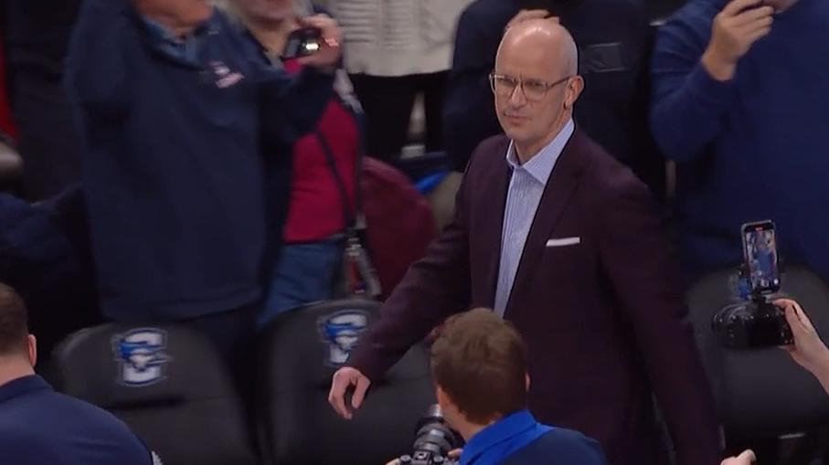 Dan Hurley showered with boos by Creighton fans