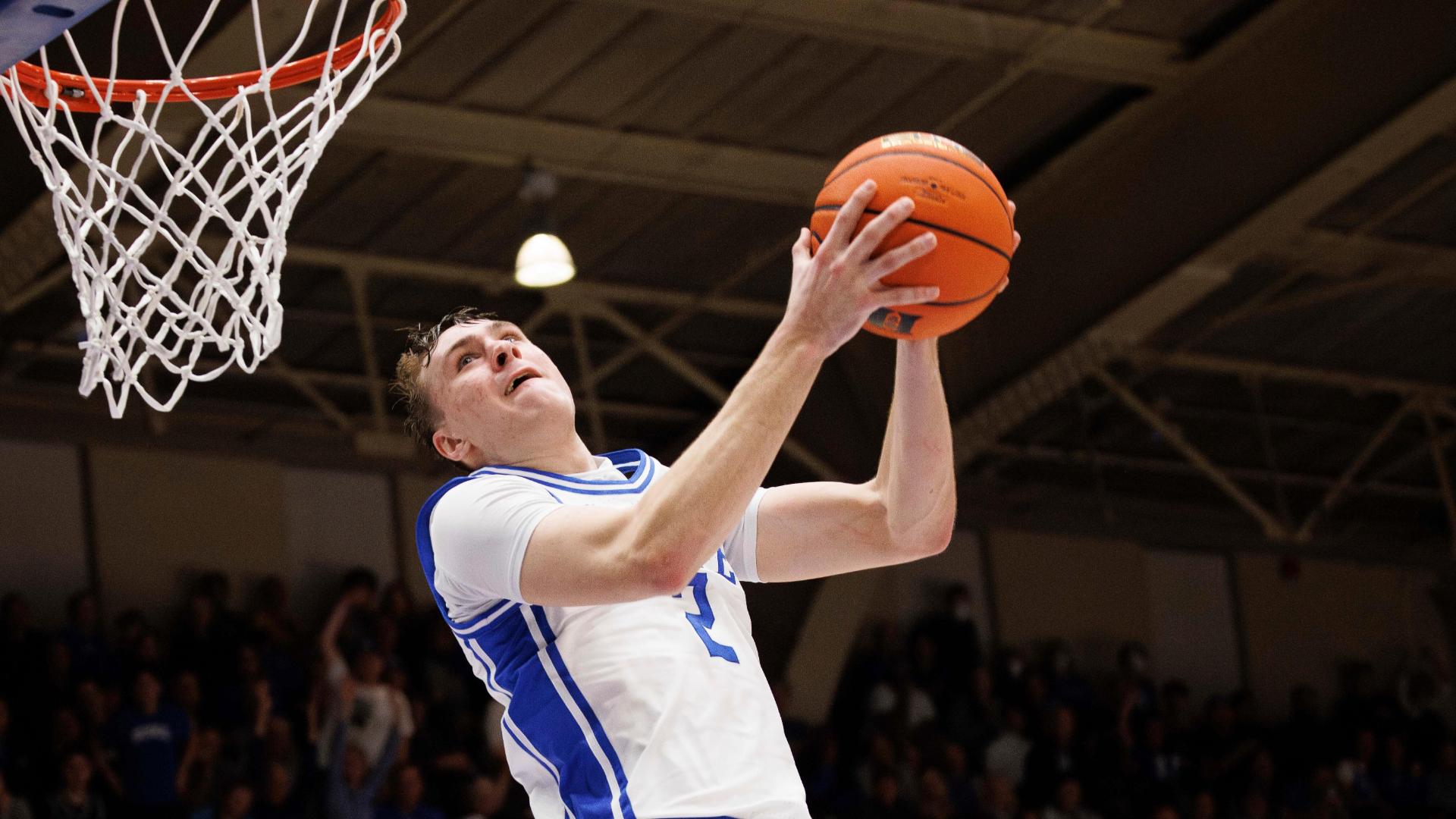 Duke's Cooper Flagg throws down a reverse jam on a fast break