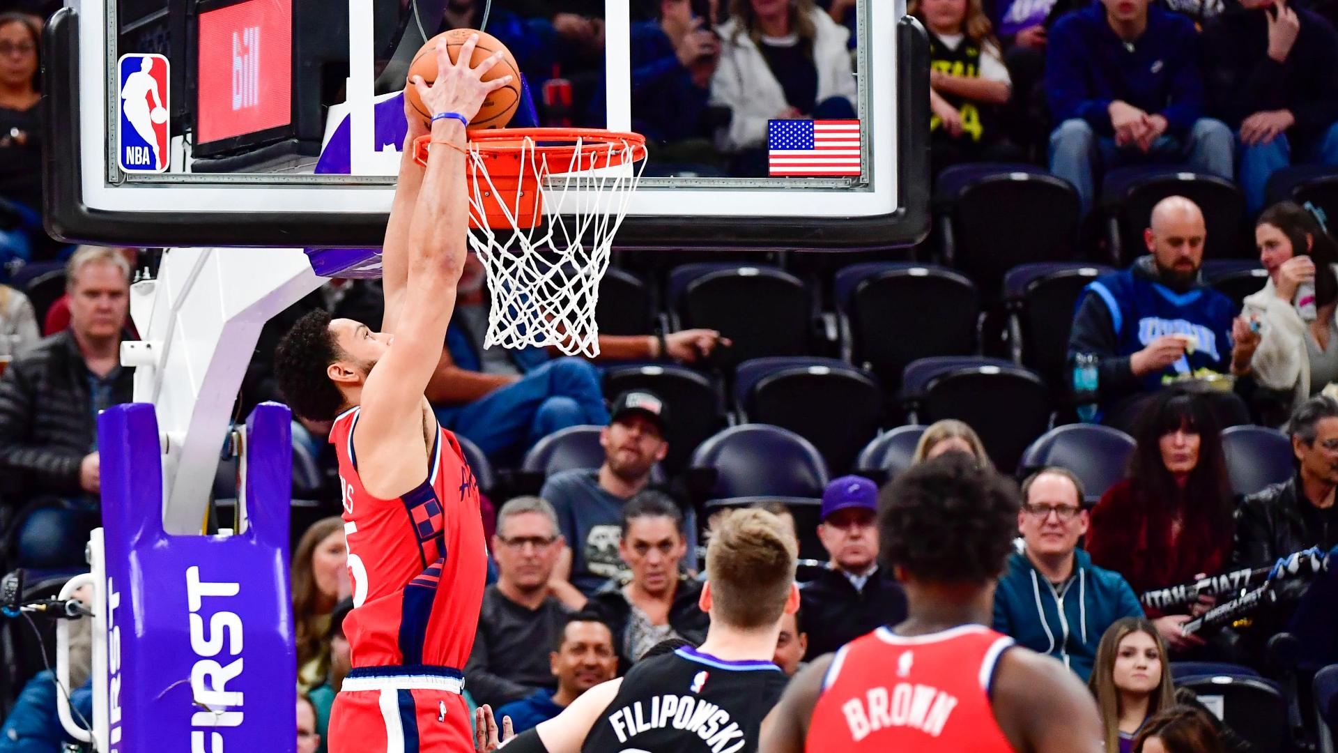 Ben Simmons dunks for 1st points as a Clipper