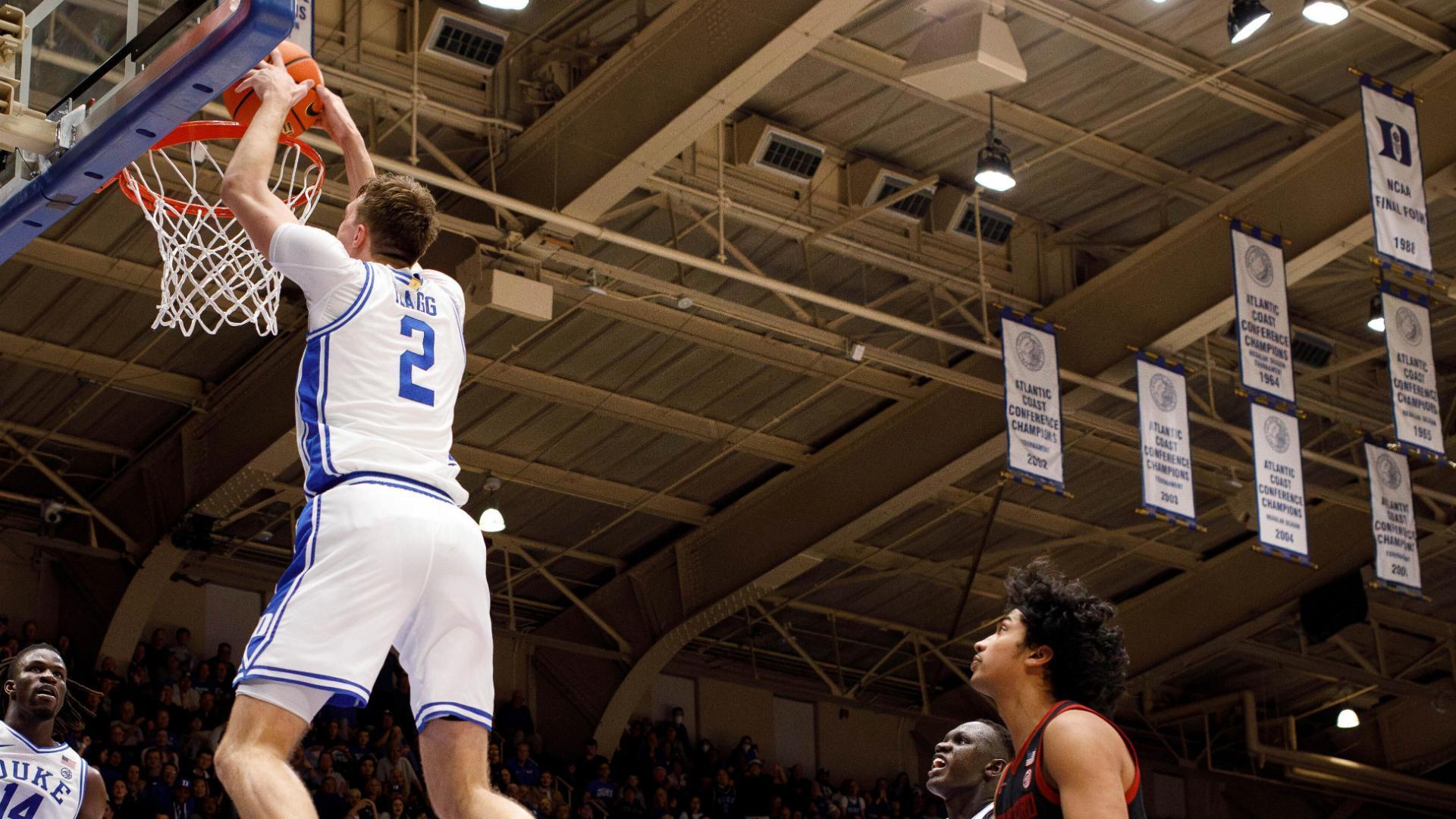 Cooper Flagg turns steal into alley-oop slam