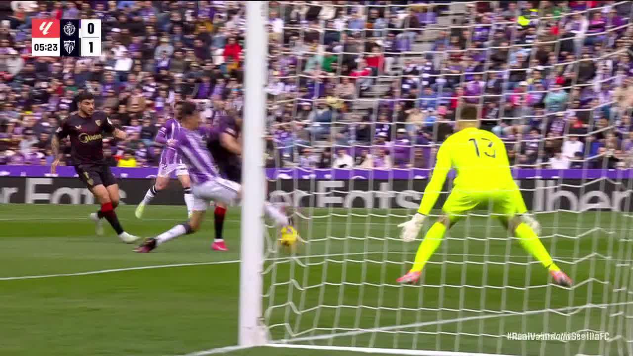 Juanlu Sanchez scores in the 5'