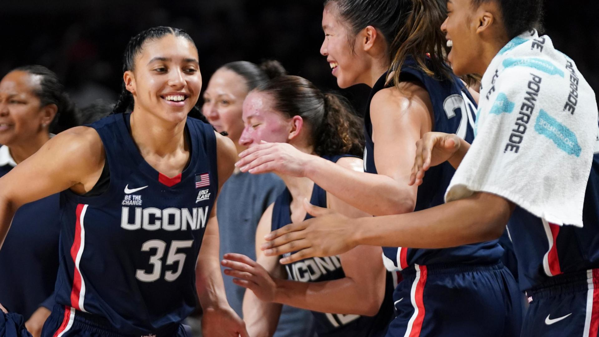 Azzi Fudd drops 18 points in electric third quarter for UConn