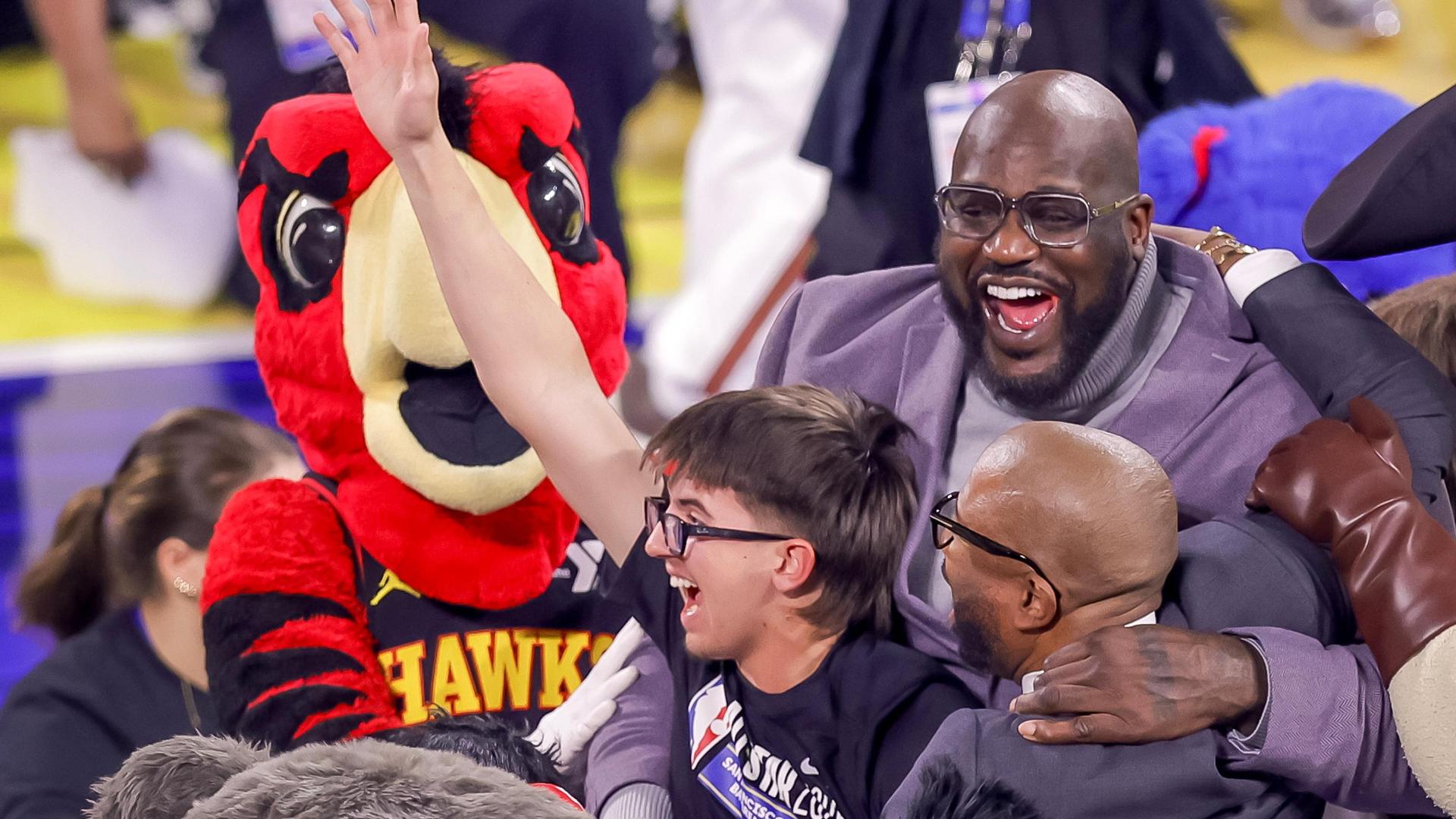 Shaq, Kenny mob fan who beats Dame Time to win $100K