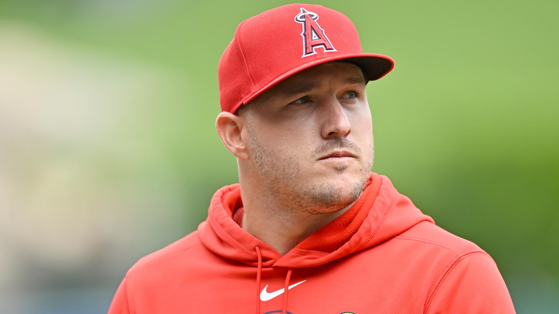 Mike Trout switches to right field