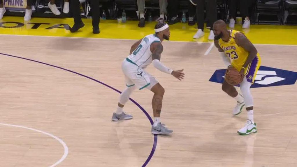 LeBron's 3 gives Lakers life