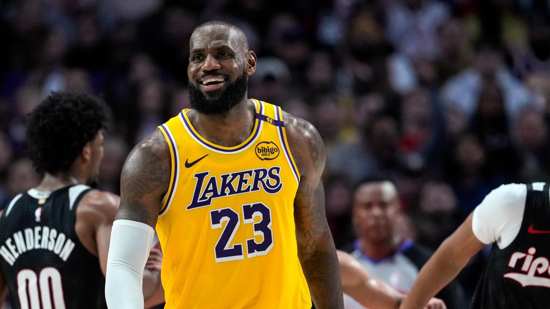 LeBron leads the way with 40 points in Lakers' win