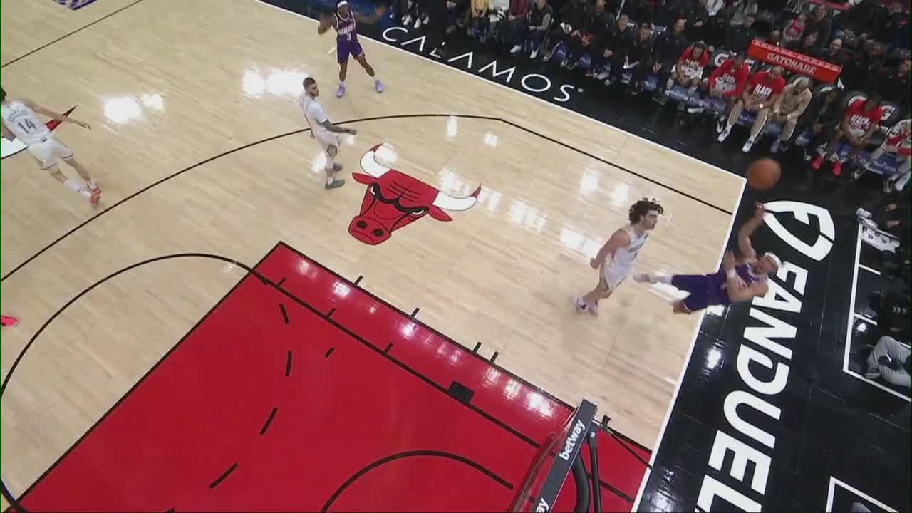 Devin Booker gets ridiculous shot to drop from behind the hoop