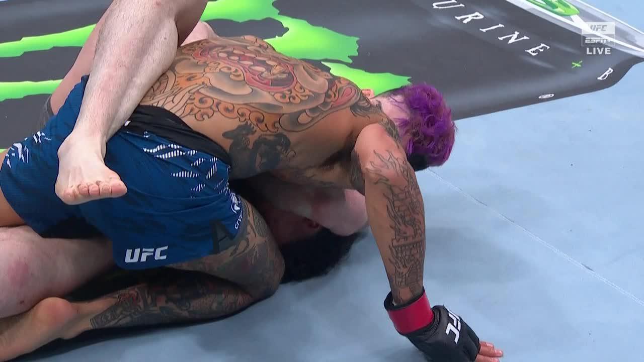 Melquizael Costa gets Andre Fili to tap