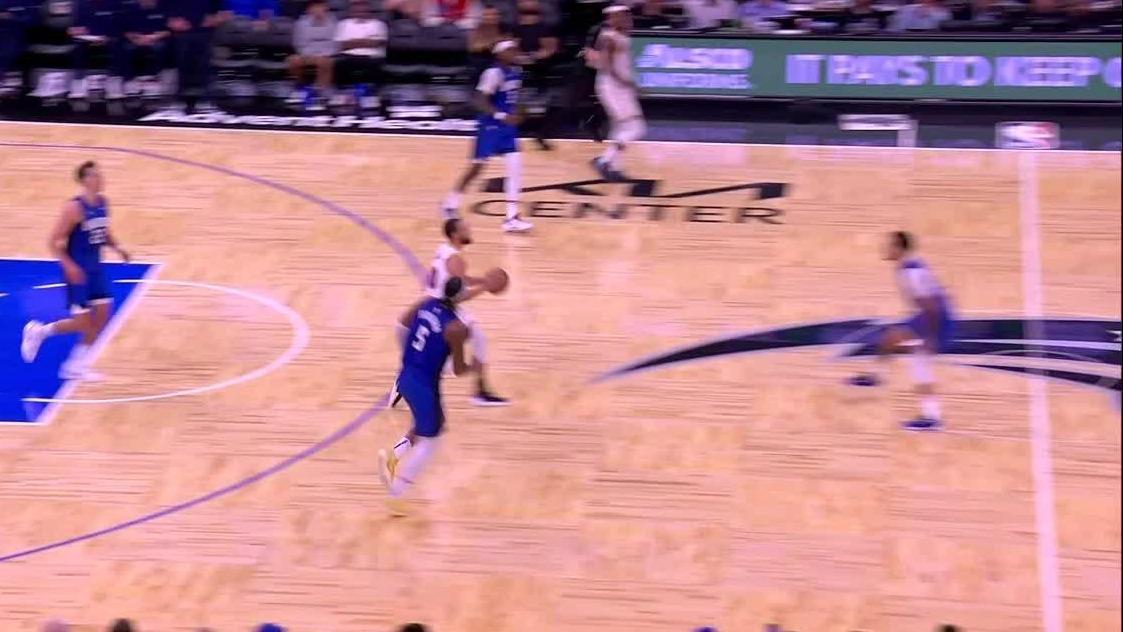 Steph Curry drills 51-foot heave at halftime buzzer