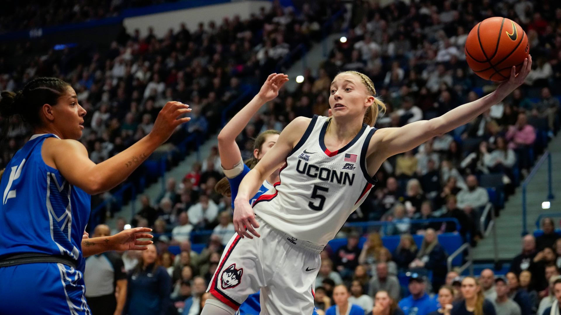 Paige Bueckers dishes dime while falling out of bounds