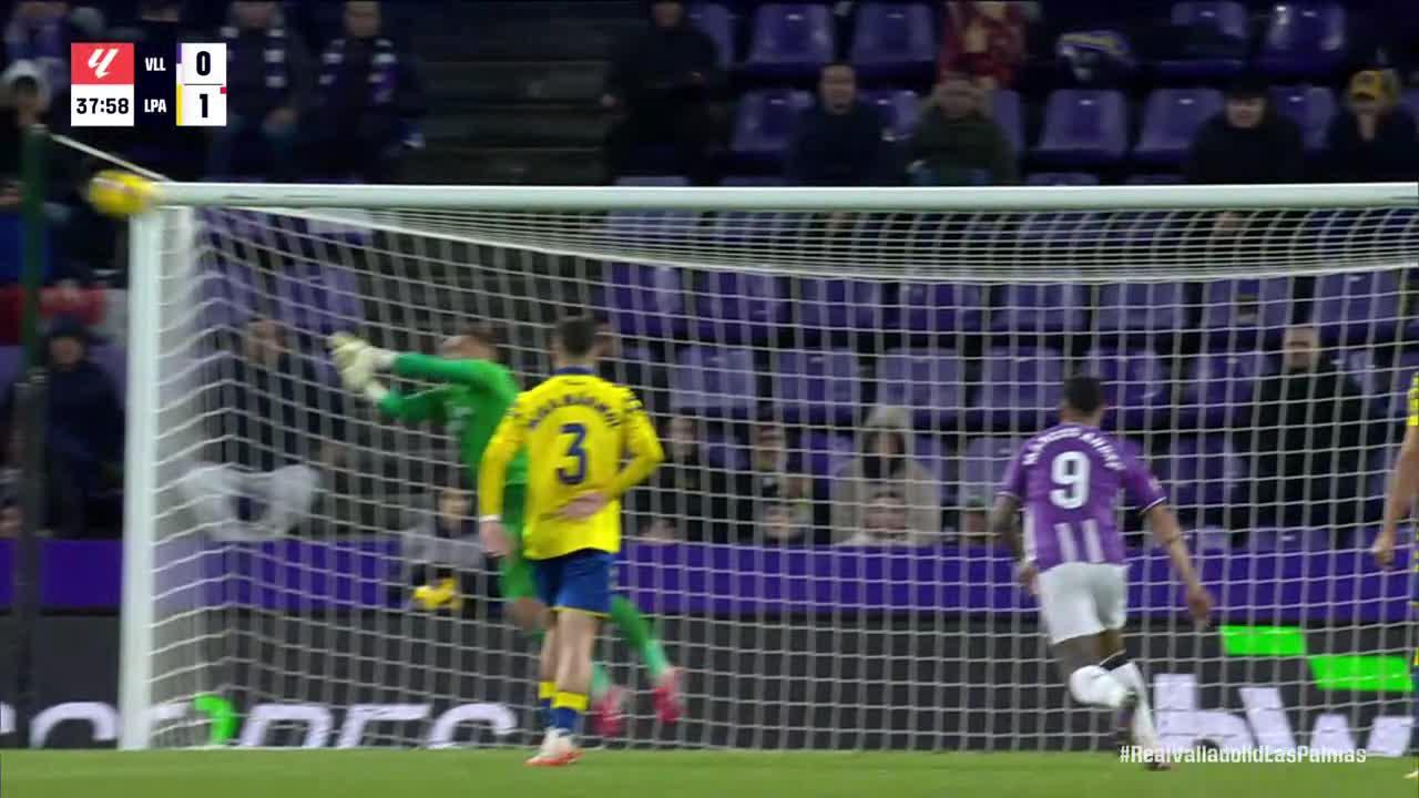 Jasper Cillessen makes a great save