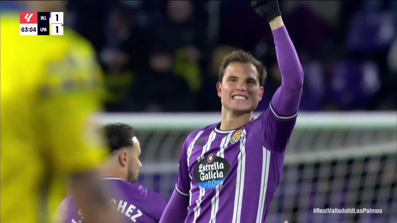 Juan Latasa smashes volley into back of net for Real Valladolid