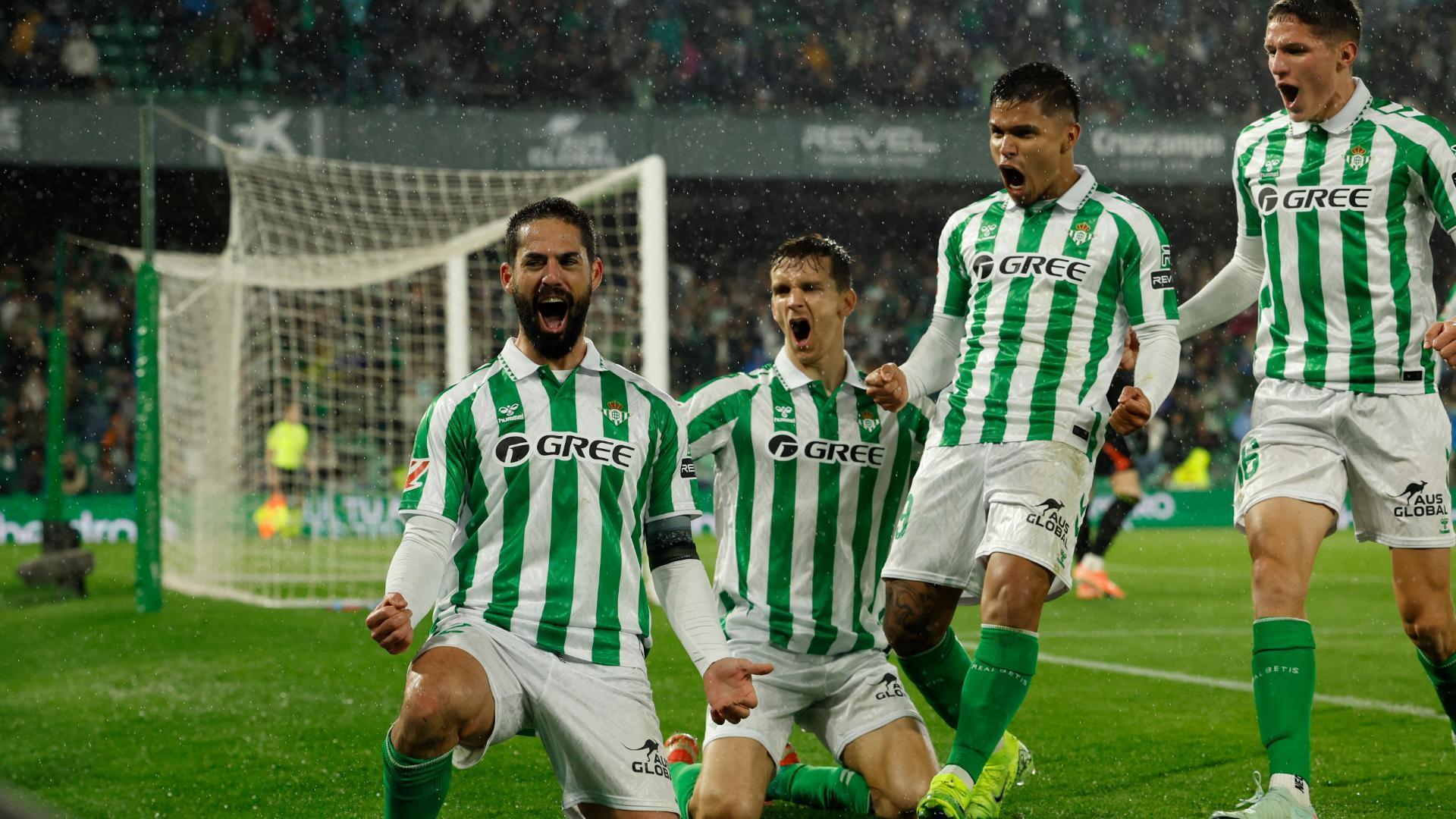 Isco gives Real Betis the lead from the penalty spot