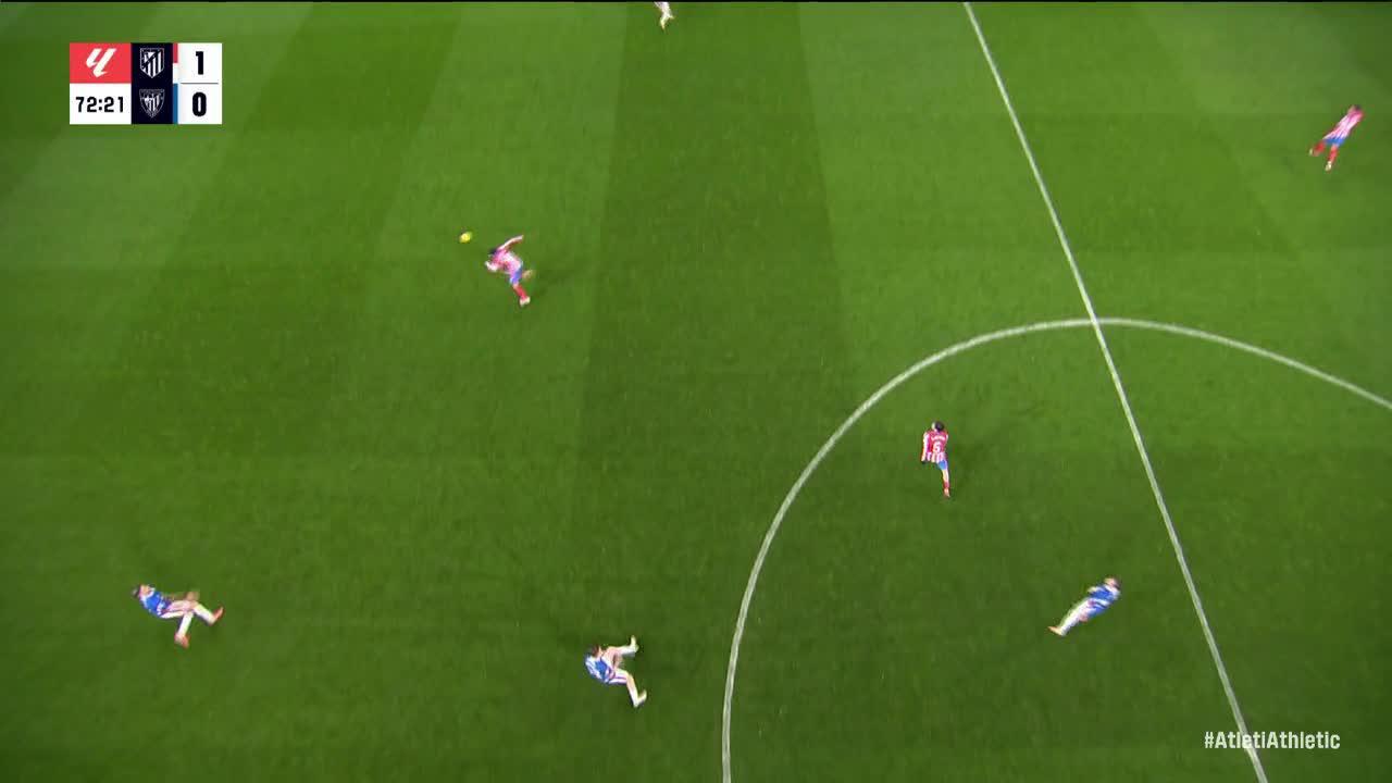 Unai Simón makes a great save