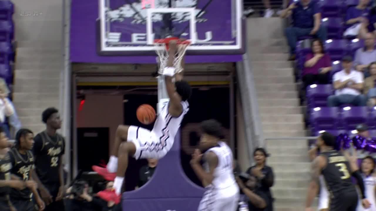 Ernest Udeh Jr. elevates for huge alley-oop slam vs. UCF Knights